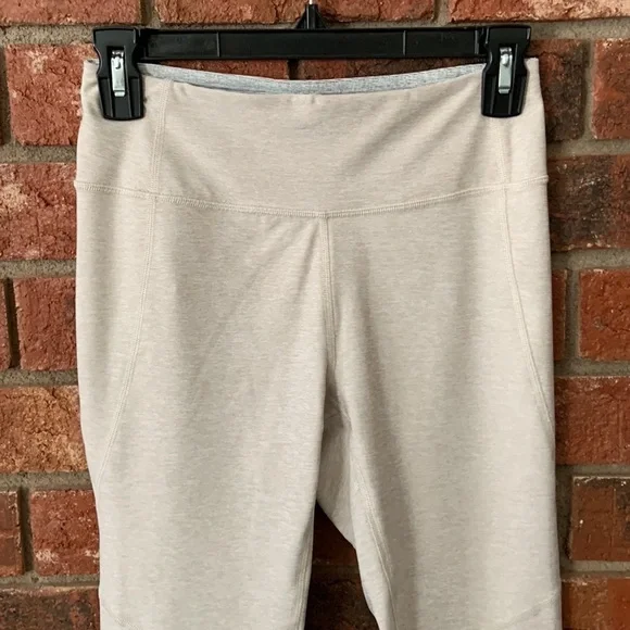 Outdoor Voices Oatmeal & Gray Dipped Leggings - Picture 4 of 9